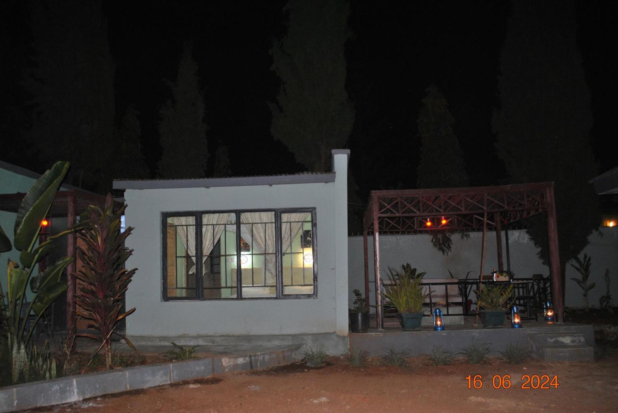 Ngorongoro Villa And Restaurant Karatu Exterior foto